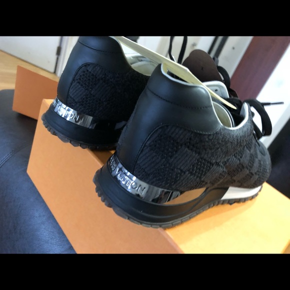 Louis Vuitton Men’s runaway trainer sneakers - Picture 4 of 8